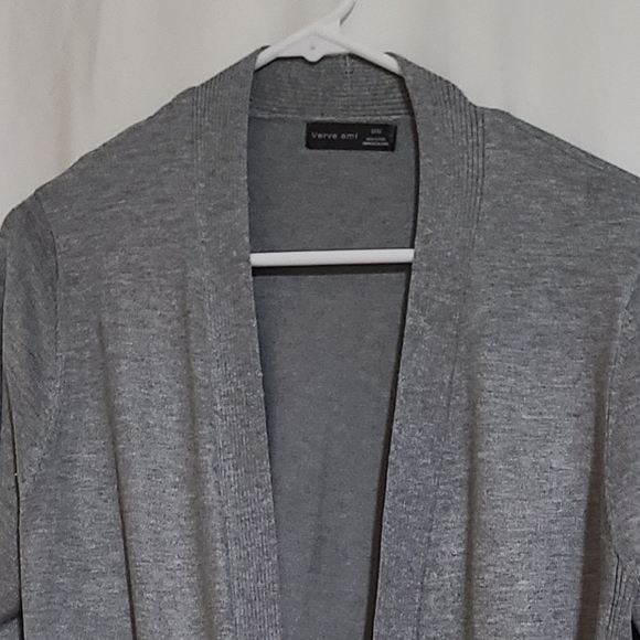 VERVE AMI WOMEN'S SIZE MEDIUM CARDIGAN SWEATER SLEEK SOFT CLASSIC - Picture 4 of 5